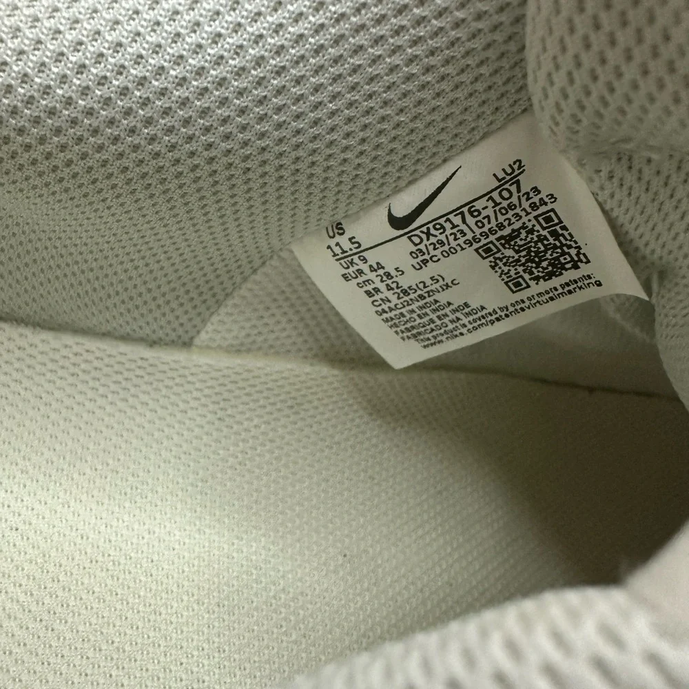 Nike Women’s Sneakers - Picture 5 of 5